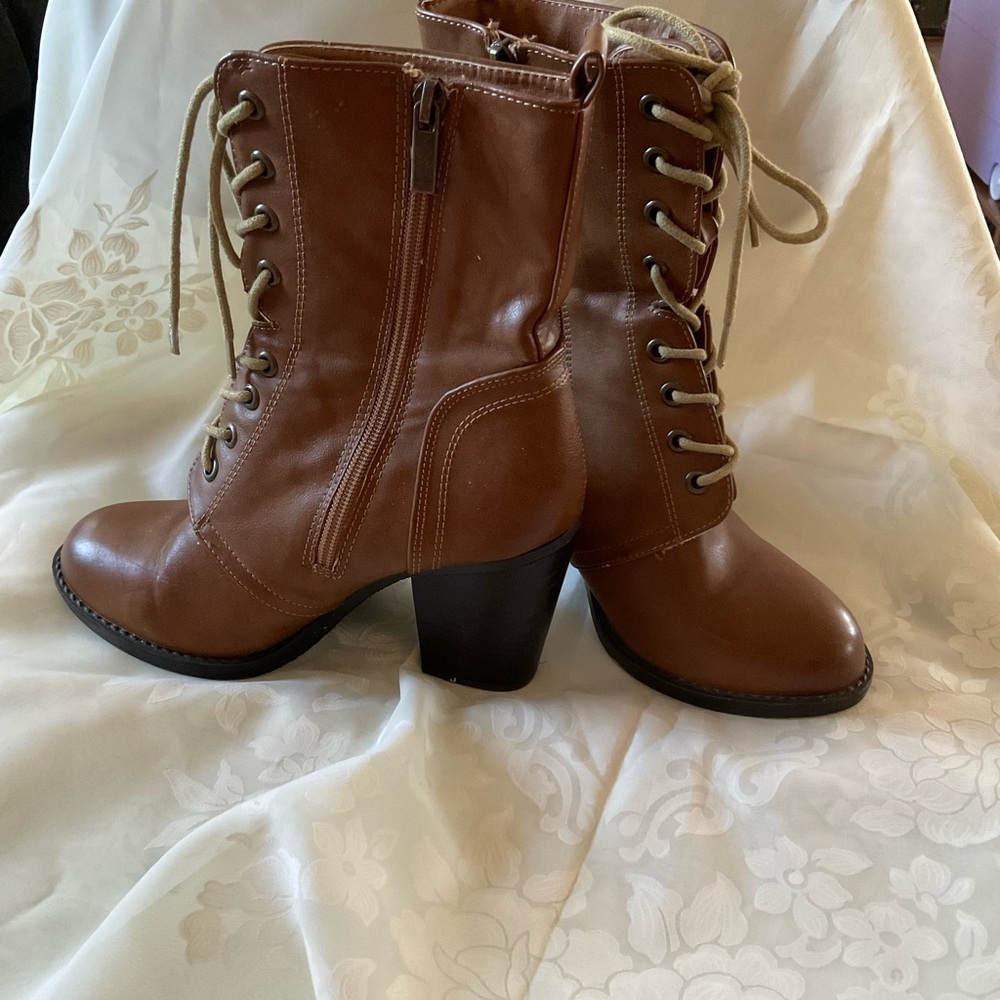 Brown Lace-Up Ankle Boots with a Chunky Heel. Size Medium (7-8) Medium Width - Picture 1 of 5